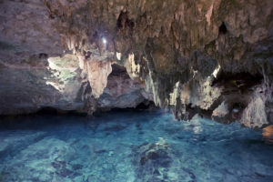 Aquatechnix-Höhle-Tauchsport-Entdecken-Taucher